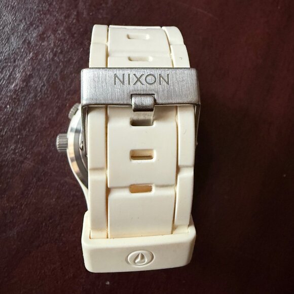 Nixon 51-30 Mens Classic Analog Watch - Picture 5 of 9